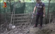 SAN CARLO CANAVESE - Blitz della polizia, 20 arresti: nel terreno di una casa, soldi e droga nascosti nei bidoni per il latte - VIDEO