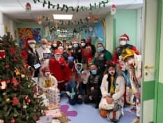 IVREA - I Nasi per Caso e i motociclisti «Shot Gun» regalano un sorriso ai bambini ricoverati in ospedale