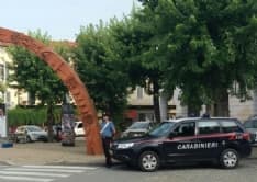 CASTELLAMONTE - Testate, pugni e schiaffi alla compagna: arrestato 47enne dopo l'ennesima lite in casa