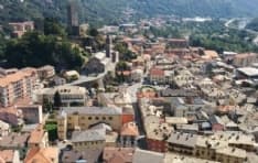 PONT CANAVESE - Interiora di animali lasciate sul marciapiede