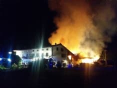 CASTELLAMONTE - Grosso incendio devasta cascinale a Preparetto - FOTO e VIDEO