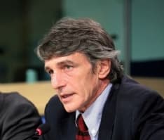 IVREA - Morte di Sassoli: «Un comunista in meno». Bufera sul consigliere della Fondazione del Carnevale costretto a dimettersi