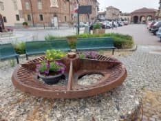 SAN BENIGNO - Tre minorenni vandalizzano e rubano le fioriere in centro: beccate dalle telecamere e denunciate