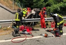 TRAGEDIA SULL'AUTOSTRADA - Auto precipita dal viadotto tra Volpiano e Settimo: una donna morta, un'altra ferita - FOTO