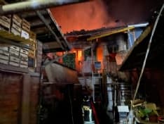 LEINI - Casa prende fuoco nella notte, pensionato di 84 anni respira il fumo e finisce in ospedale - FOTO