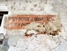 RIVAROLO CANAVESE - Messa in sicurezza la vecchia scritta di piazza Litisetto