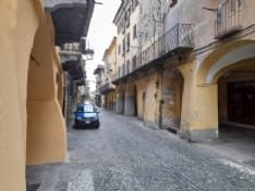 CUORGNE' - Urla, musica ad alto volume e schiamazzi notturni in centro: residenti sul piede di guerra