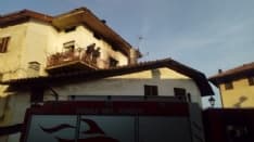 VALPERGA - Incendio in alloggio, intervento dei pompieri - FOTO