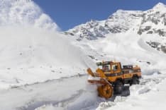 CERESOLE REALE - Super lavoro dei cantonieri per togliere la neve in vista del Giro - FOTO