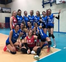 CUORGNE' - Volano le ragazze dell'Alto Canavese Volley, in serie B i biancoblù ko nel derby