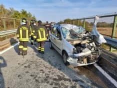 PEROSA-PAVONE - Spaventoso incidente sul ponte, due feriti. Una donna in gravi condizioni - FOTO E VIDEO