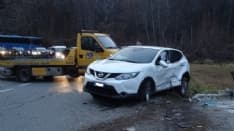 STRAMBINELLO - Auto si schianta sulla provinciale per la Valchiusella: 5 feriti - FOTO