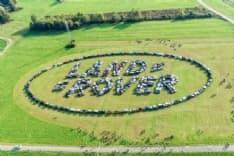 LEVONE - Land Rover da record: la maxi scritta è realtà - VIDEO