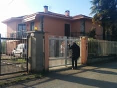 CASTELLAMONTE - Rapina in villa: famiglia aggredita