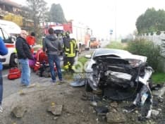 FELETTO - Grave incidente sulla ex statale 460: due ragazzi in ospedale - FOTO e VIDEO