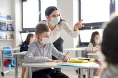 COVID - Studenti positivi nelle scuole: cambiano le regole per gestire tamponi e quarantena