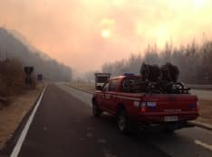 ALLARME INCENDI - Le fiamme salgono verso Nava e Navetta. Il fumo rende l'aria irrespirabile - FOTO