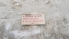 RIVAROLO - Spuntano cartelli in centro contro i padroni dei cani