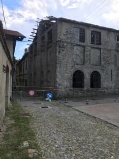 BORGOFRANCO D'IVREA - Crolla il tetto dell'ex birrificio, paura ai Balmetti - FOTO