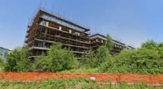 RIVAROLO - Lo scheletro di cemento della «Città del Sole» va all'asta: si cerca un compratore