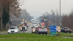 RIVAROLO CANAVESE - Lavori sul ponte dell'Orco e semaforo troppo corto: lunghe code sulla provinciale per Ozegna