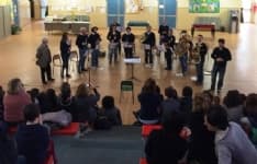 FORNO - A scuola con «Pierino e il Lupo» e la Filarmonica Fornese