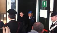 OMICIDIO DI CASTELLAMONTE - Il dolore dei genitori: «Ce l'hanno uccisa di nuovo». Urla contro la madre di Gabriele - VIDEO