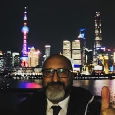 Solo «chiacchiere e distintivo» mentre il Mondo corre