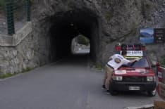 MONGOL RALLY - Il team «Eeeh Ma Il Pandone» supera il confine - FOTO