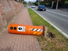 RIVAROLO CANAVESE - Abbattuti nella notte due velo-ok di corso Indipendenza - FOTO