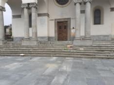 BELMONTE - La «Notte prima degli esami» finisce con la spazzatura buttata sul sagrato del Santuario