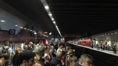 CANAVESANA - Treno cancellato e pendolari a piedi: ancora disagi