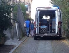 RIVAROSSA - Tragedia sul lavoro: s'infilza nella cancellata e muore