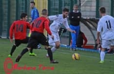 CALCIO, ECCELLENZA e PROMOZIONE - L'Ivrea vince ancora. Tante gare rinviate
