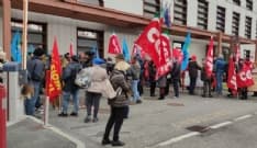 IVREA - Cgil e Uil in piazza davanti al poliambulatorio contro la manovra del Governo Meloni - VIDEO