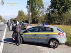 IVREA-CHIVASSO - Vendono pellet scarso per austriaco di alta qualità: quattro persone denunciate dalla guardia di finanza