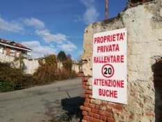 RIVAROLO - Al Vallesusa ufficio pubblico ma strada privata... FOTO