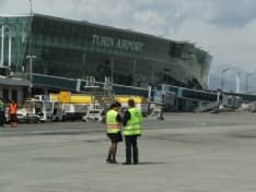 CASELLE - Cosmetici pericolosi sequestrati dalla Finanza