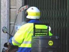 CANAVESE - Il postino, in montagna, non suona più...