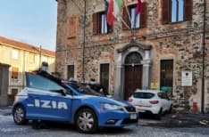 IVREA - Coda per i passaporti: polizia apre in via straordinaria