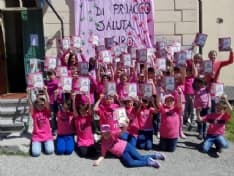 CUORGNE' - I bimbi della scuola elementare di Priacco «salutano» il Giro d'Italia - FOTO