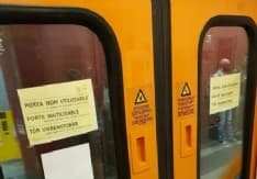 CANAVESANA - Porte rotte sul treno Gtt: «I disservizi continuano»