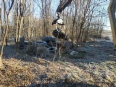 RIVAROSSA - Maiali abbandonano pneumatici nei boschi: rimozione a carico dei cittadini