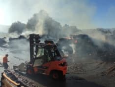 CIRIÉ - Incendio alla cartiera: in corso le operazioni dei vigili del fuoco. Controlli Arpa sulla qualità dell'aria - FOTO E VIDEO