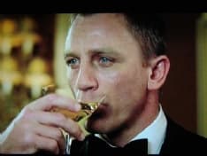 CINEMA - 007, licenza di bere