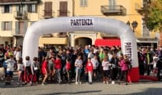 CASTELLAMONTE - Una folla colorata per fare del bene con «Cammin'arte» - FOTO e VIDEO