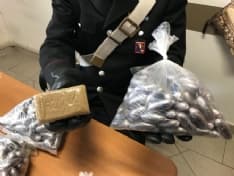 DROGA - I carabinieri di Leini arrestano altri due marocchini pusher: trovati 10 chili di hashish - FOTO e VIDEO