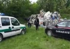 LOMBARDORE-LEINI - Camion scarica rifiuti in aperta campagna. Parte l'inchiesta: tredici persone arrestate - VIDEO