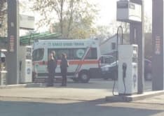 RAPINA CON SPARATORIA - In prognosi riservata i titolari della stazione di servizio: un uomo di Mappano vivo per miracolo