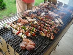 IVREA - Dopo la grigliata con la famiglia dimentica il forchettone per la carne in auto: condannato in tribunale